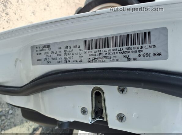 1C6RR6FG6HS835810 2017 RAM 1500 White Widok komory silnika