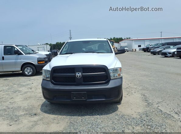 1C6RR6FG6HS835810 2017 RAM 1500 White Widok zestawu wskaźników
