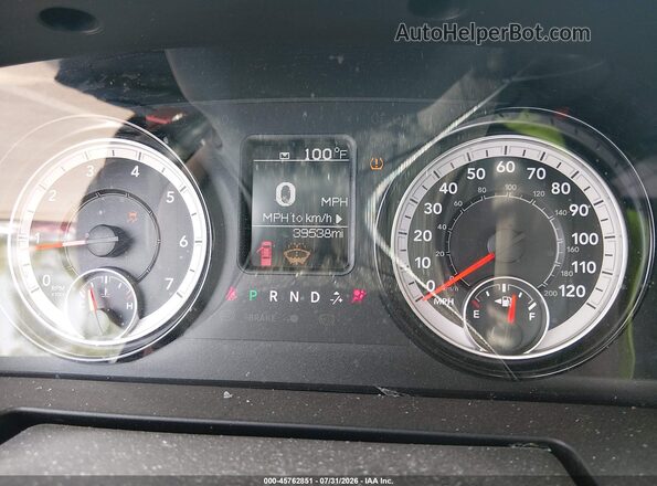 1C6RR6FG6JS340268 2018 RAM 1500 Red Հետևի նստատեղերի տեսք