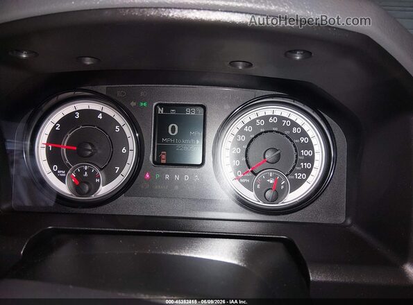 1C6RR6FG7JS272420 2018 RAM 1500 Gray Vista de los asientos traseros
