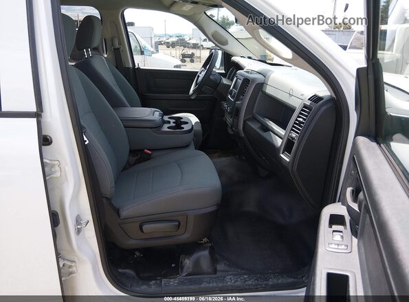 1C6RR6FG7JS303598 2018 RAM 1500 Белый Вид салона спереди