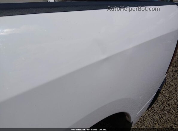 1C6RR6FG7JS303598 2018 RAM 1500 Белый Вид спереди