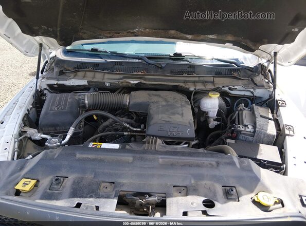 1C6RR6FG7JS303598 2018 RAM 1500 Белый Вид сзади