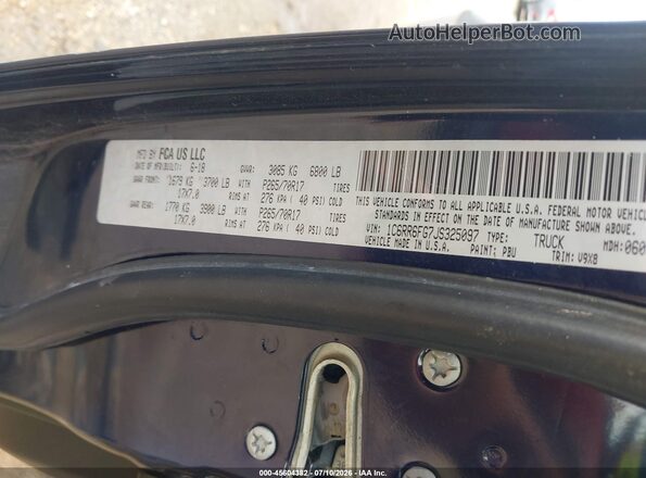 1C6RR6FG7JS325097 2018 RAM 1500 Blue Вид підкапотного простору