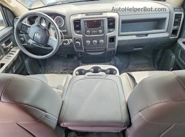 1C6RR6FG8KS529909 2019 RAM 1500 Черный Вид панели приборов