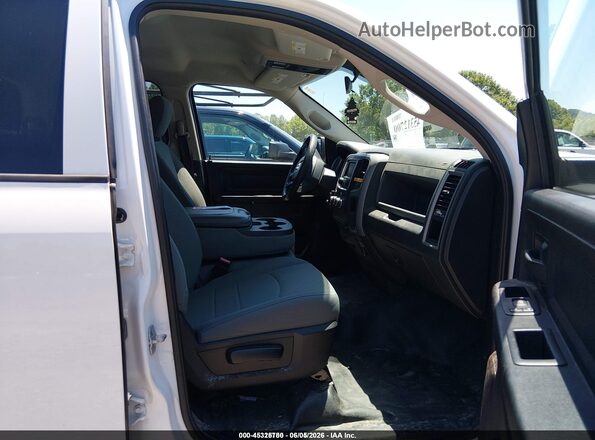 1C6RR6FG9JS303599 2018 RAM 1500 White Front interior view