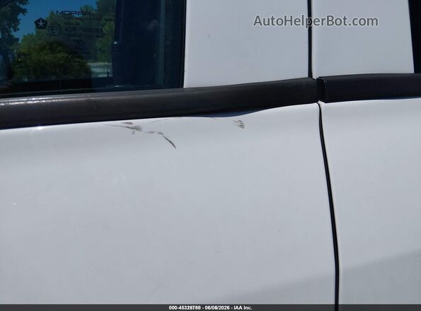 1C6RR6FG9JS303599 2018 RAM 1500 White 