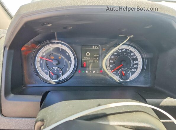1C6RR6FG9LS121498 2020 RAM 1500 Серебряный Вид щитка приборов
