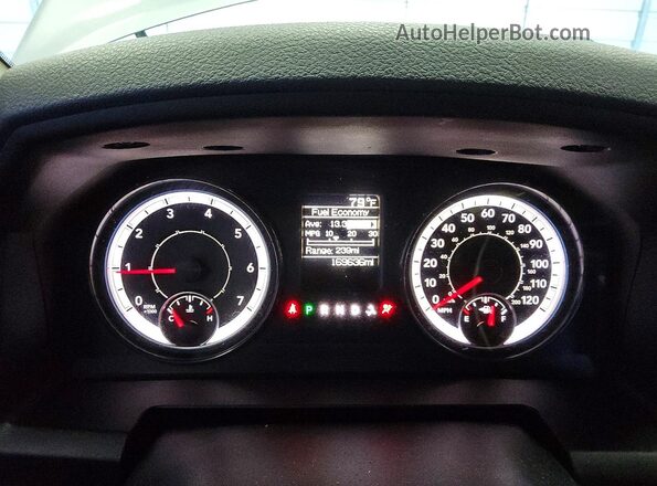 1C6RR6FG9LS156218 2020 RAM 1500 Silver Widok zestawu wskaźników