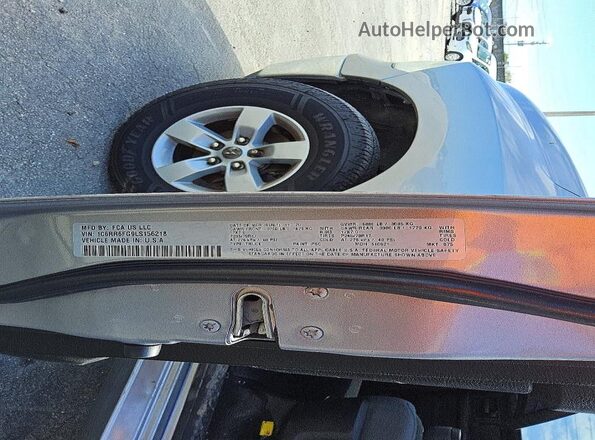 1C6RR6FG9LS156218 2020 RAM 1500 Silver Widok komory silnika