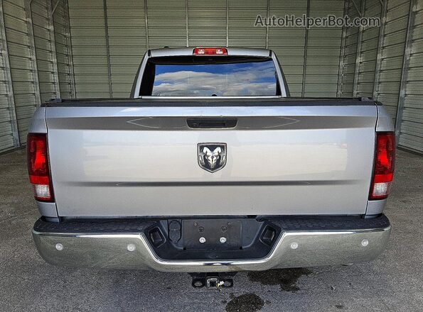 1C6RR6FG9LS156218 2020 RAM 1500 Silver Widok z tyłu