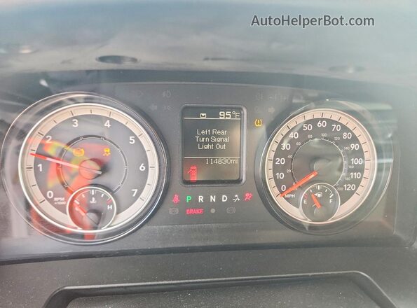 1C6RR6FG9LS158616 2020 RAM 1500 White ხელსაწყოთა პანელის ხედი