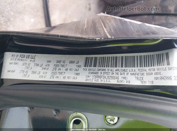 1C6RR6FGXJS296646 2018 RAM 1500 Black Widok komory silnika