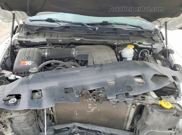 1C6RR6FGXKS608966 2019 RAM 1500 White Widok wnętrza z tyłu