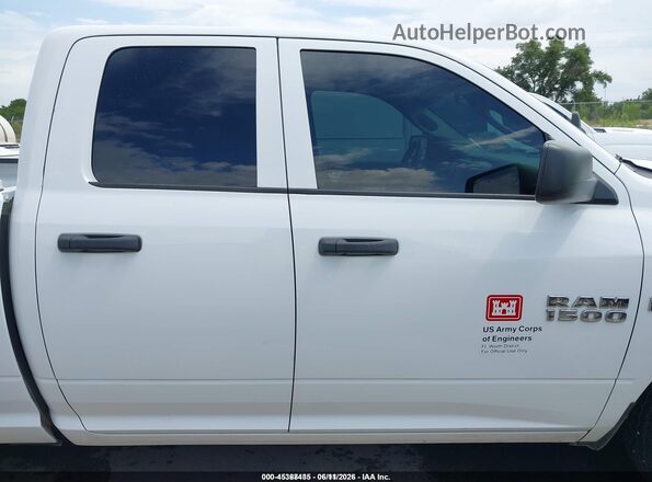 1C6RR6FT3JS287591 2018 RAM 1500 White Rear interior view