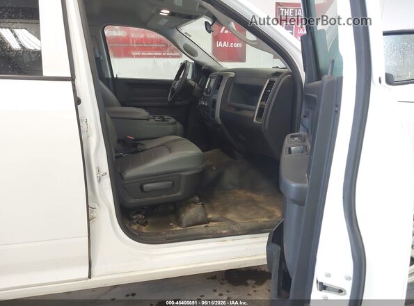 1C6RR6FT4HS549743 2017 RAM 1500 Белый Вид салона спереди