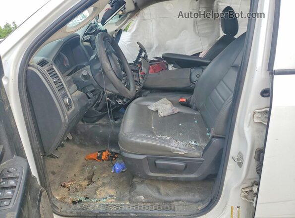 1C6RR6FT5JS125669 2018 RAM 1500 Белый Вид салона спереди