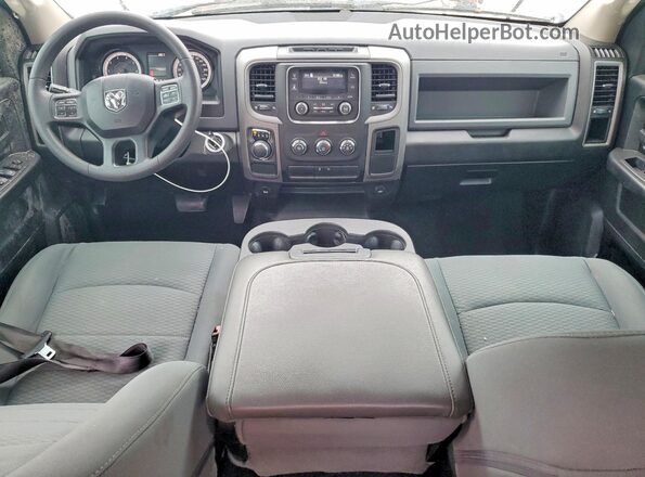 1C6RR6FT7LS147613 2020 RAM 1500 Silver Widok deski rozdzielczej