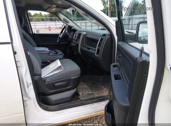 1C6RR6FTXHS591592 2017 RAM 1500 White Սալոնի դիմացի տեսք