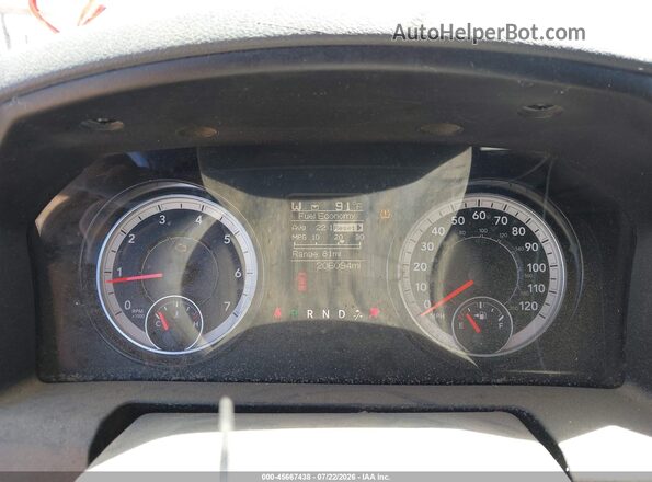 1C6RR6GG0JS324176 2018 RAM 1500 Silver Widok tylnych siedzeń