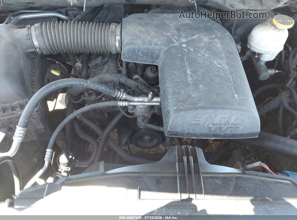 1C6RR6GG0JS324176 2018 RAM 1500 Silver Widok z tyłu