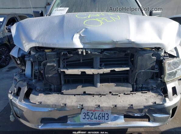 1C6RR6GT4GS393992 2016 RAM 1500 Silver წინა ხედი
