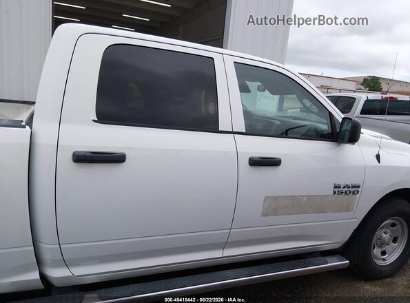 1C6RR6KG0JS298590 2018 RAM 1500 White Widok wnętrza z tyłu