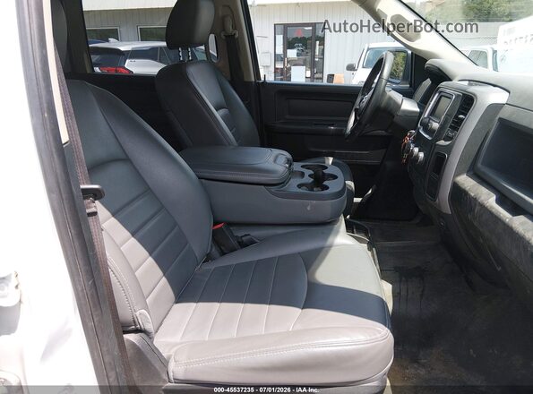 1C6RR6KG0JS298623 2018 RAM 1500 White Вид салону спереду