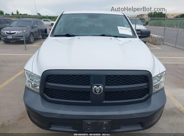1C6RR6KG1JS303618 2018 RAM 1500 White Սարքավորումների վահանակի տեսք