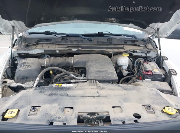 1C6RR6KG1JS303618 2018 RAM 1500 White Հետևի տեսք