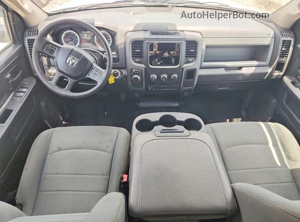 1C6RR6KG1LS124093 2020 RAM 1500 Белый Вид панели приборов