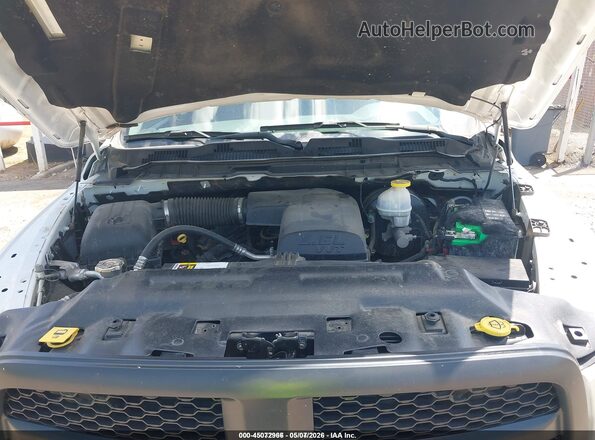 1C6RR6KG2JS288658 2018 RAM 1500 White Հետևի տեսք