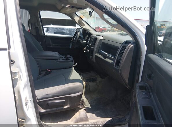 1C6RR6KG2JS296520 2018 RAM 1500 White Front interior view