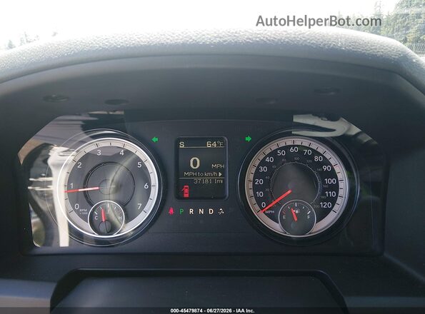 1C6RR6KG2JS298607 2018 RAM 1500 Белый Вид задних сидений