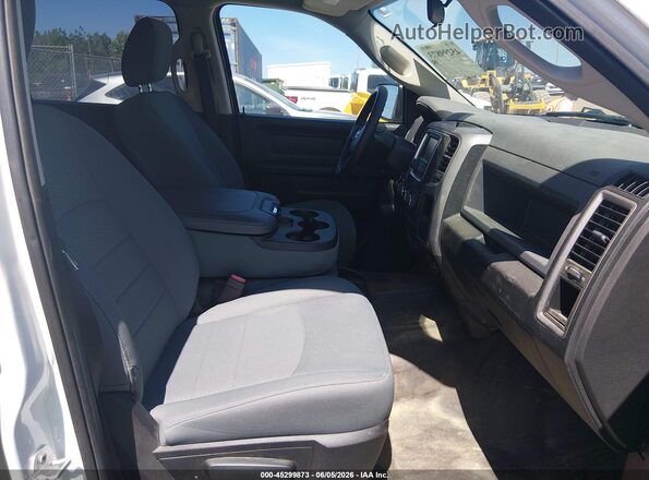1C6RR6KG3HS605065 2017 RAM 1500 White Вид салону спереду
