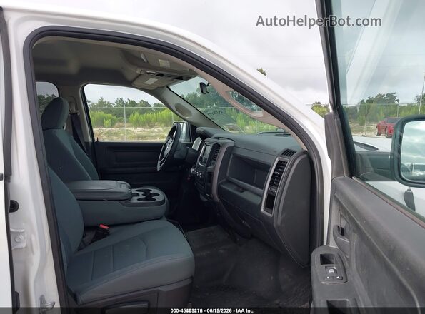 1C6RR6KG3HS768735 2017 RAM 1500 Белый Вид салона спереди