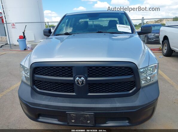 1C6RR6KG3JS303622 2018 RAM 1500 Silver Widok zestawu wskaźników