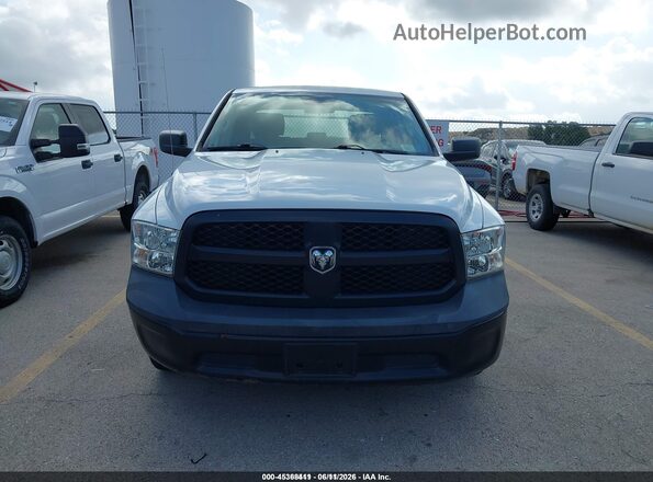 1C6RR6KG3JS317178 2018 RAM 1500 White Vista del salpicadero