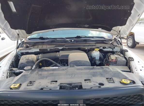 1C6RR6KG3JS317178 2018 RAM 1500 White Vista trasera