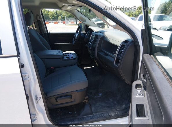 1C6RR6KG6JS298612 2018 RAM 1500 White Front interior view