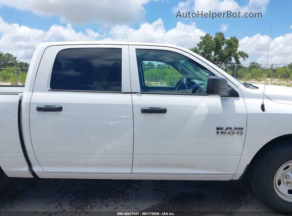 1C6RR6KG6JS303615 2018 RAM 1500 White Widok wnętrza z tyłu
