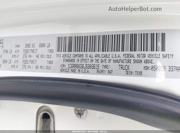 1C6RR6KG6JS303615 2018 RAM 1500 White Widok komory silnika