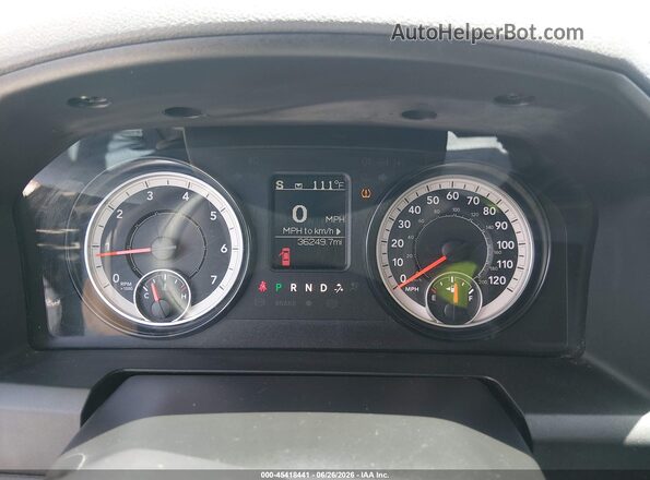 1C6RR6KG7HS764946 2017 RAM 1500 Gray Вид задніх сидінь