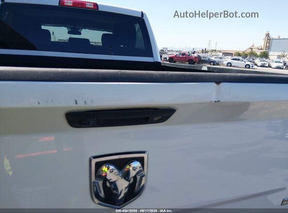 1C6RR6KG7JS303610 2018 RAM 1500 White Front view