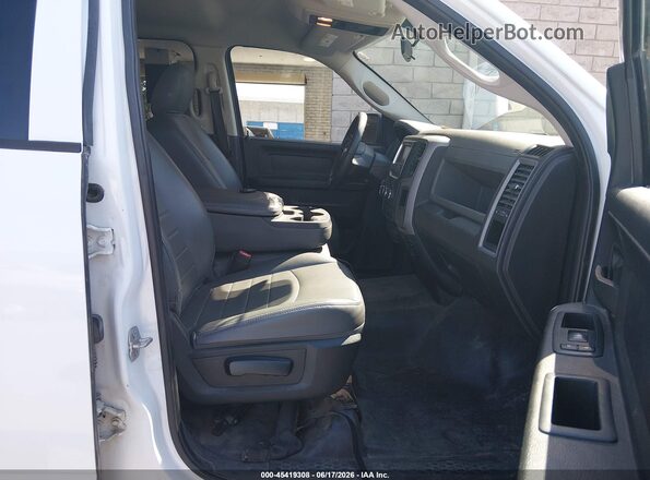 1C6RR6KG7JS303610 2018 RAM 1500 White Front interior view