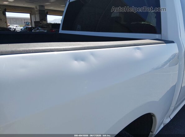1C6RR6KG7JS303610 2018 RAM 1500 White Rear interior view