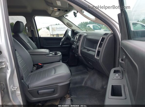 1C6RR6KG7JS303624 2018 RAM 1500 Silver Սալոնի դիմացի տեսք