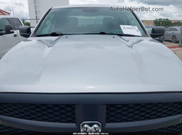 1C6RR6KG7JS303624 2018 RAM 1500 Silver Դիմացի տեսք