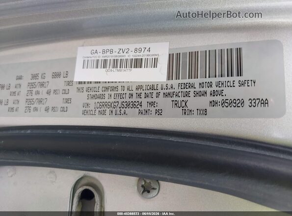 1C6RR6KG7JS303624 2018 RAM 1500 Silver Շարժիչի բաժամունքի տեսք