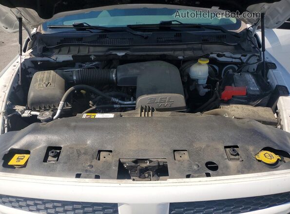 1C6RR6KG8HS615090 2017 RAM 1500 Белый Вид задней части салона